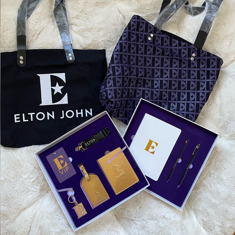Elton John VIP Gift Set Farewell Yellow Brick Road Tour w/ Two Reversible Totes